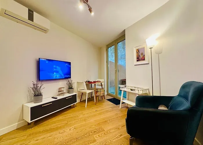 Beyoglu Hacimimi Gardens Icinde Oezel Bahceli *