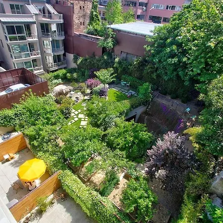 Beyoglu Hacimimi Gardens Icinde Oezel Bahceli アパート