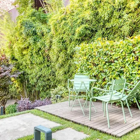 Beyoglu Hacimimi Gardens Icinde Oezel Bahceli アパート