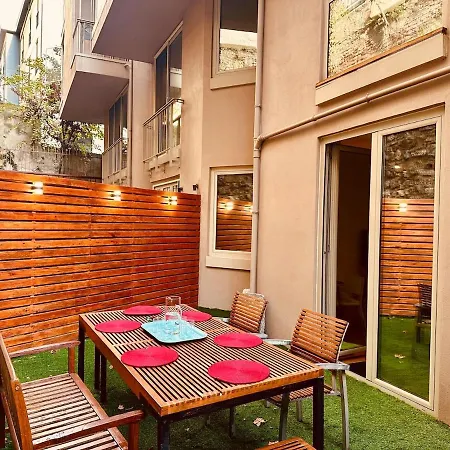 アパート Beyoglu Hacimimi Gardens Icinde Oezel Bahceli イスタンブール