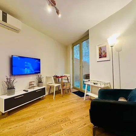 Beyoglu Hacimimi Gardens Icinde Oezel Bahceli *