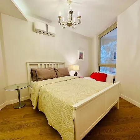 Beyoglu Hacimimi Gardens Icinde Oezel Bahceli アパート *