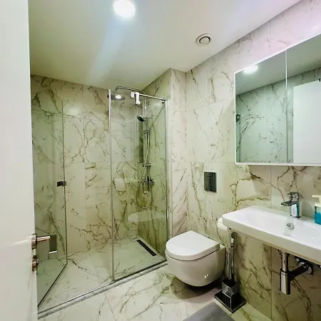 Beyoglu Hacimimi Gardens Icinde Oezel Bahceli *