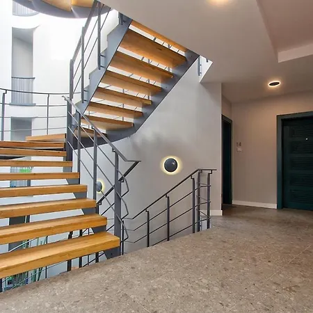 Beyoglu Hacimimi Gardens Icinde Oezel Bahceli イスタンブール