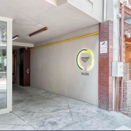 アパート Beyoglu Hacimimi Gardens Icinde Oezel Bahceli イスタンブール