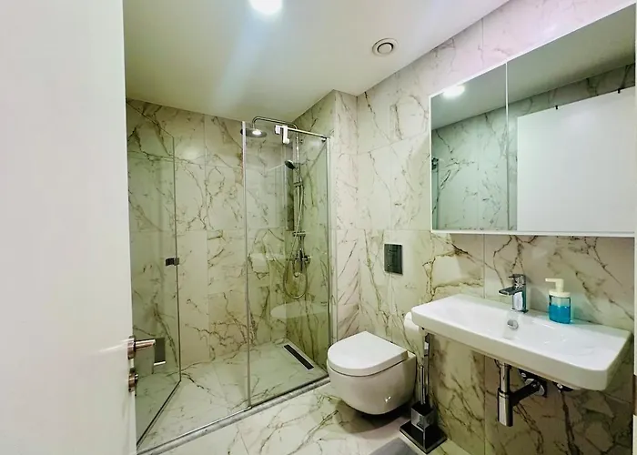 Beyoglu Hacimimi Gardens Icinde Oezel Bahceli *